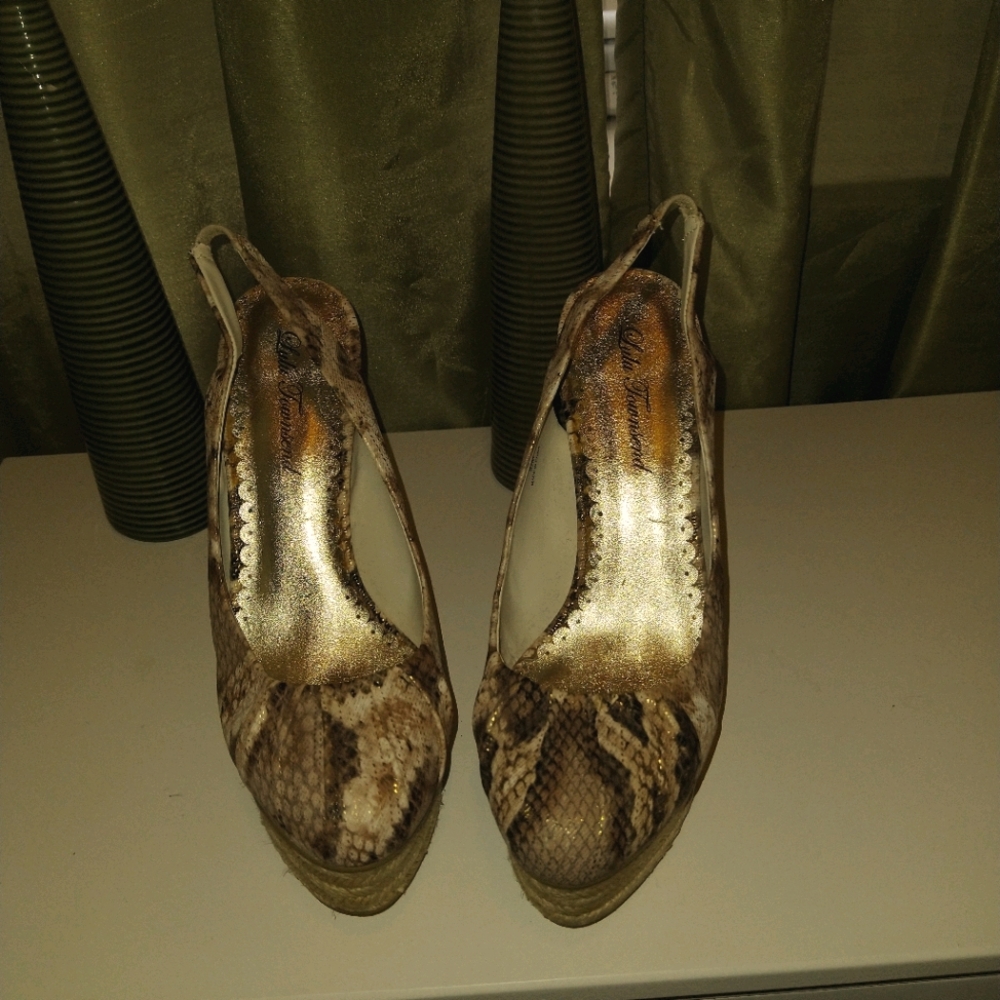 Platform sandals